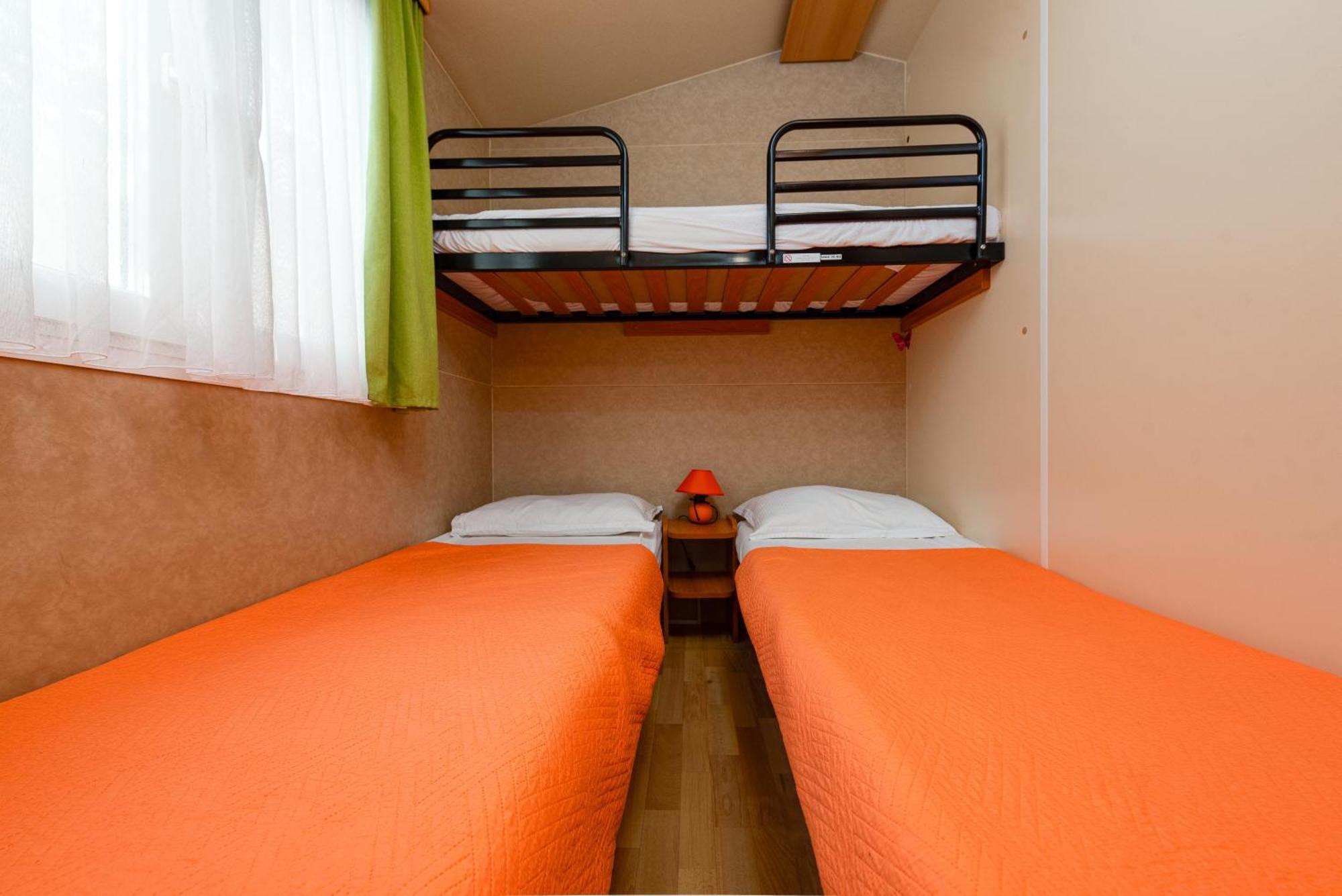 Camp Mrkva Mobile Homes With Pool Sukošan エクステリア 写真