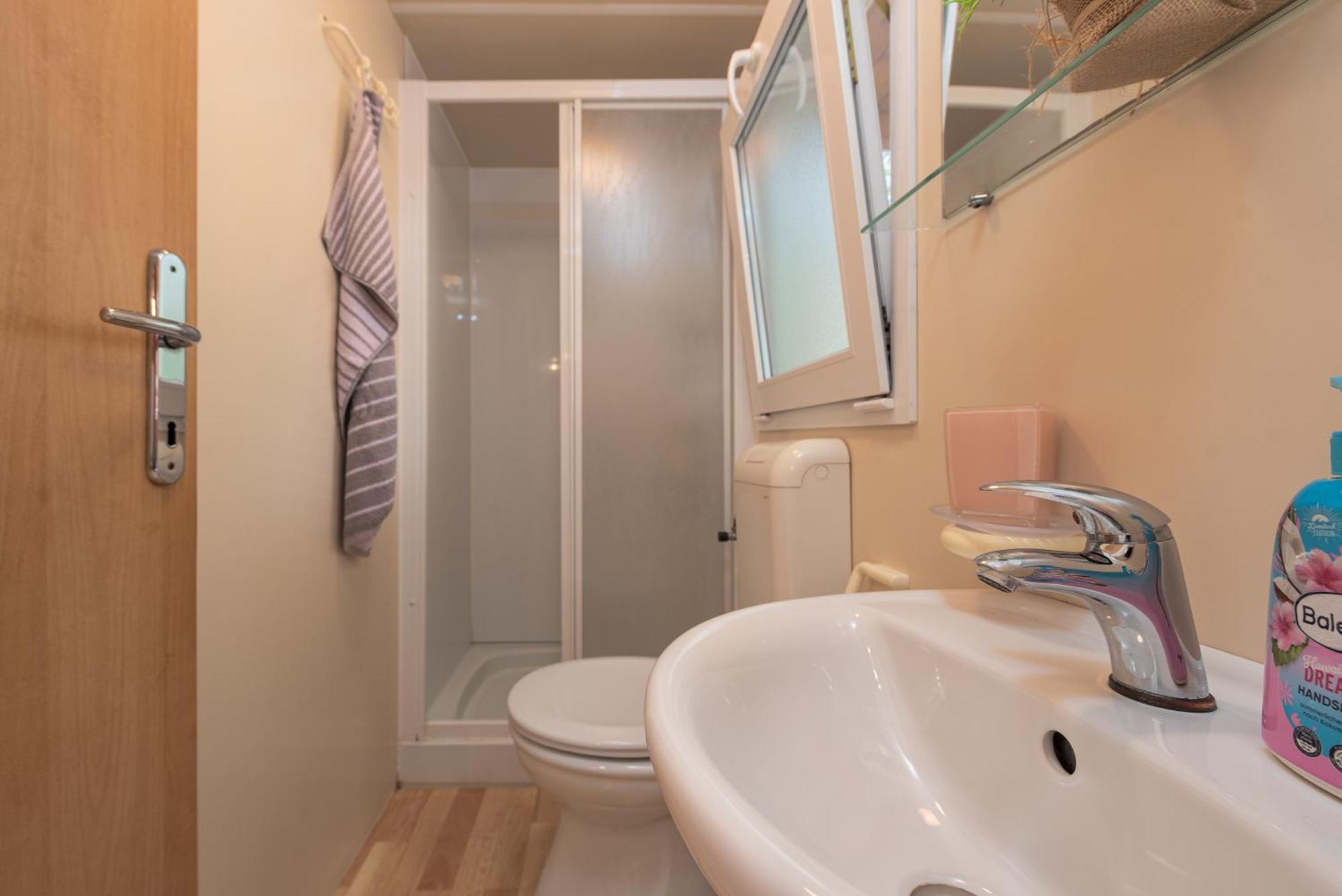 Camp Mrkva Mobile Homes With Pool Sukošan 部屋 写真