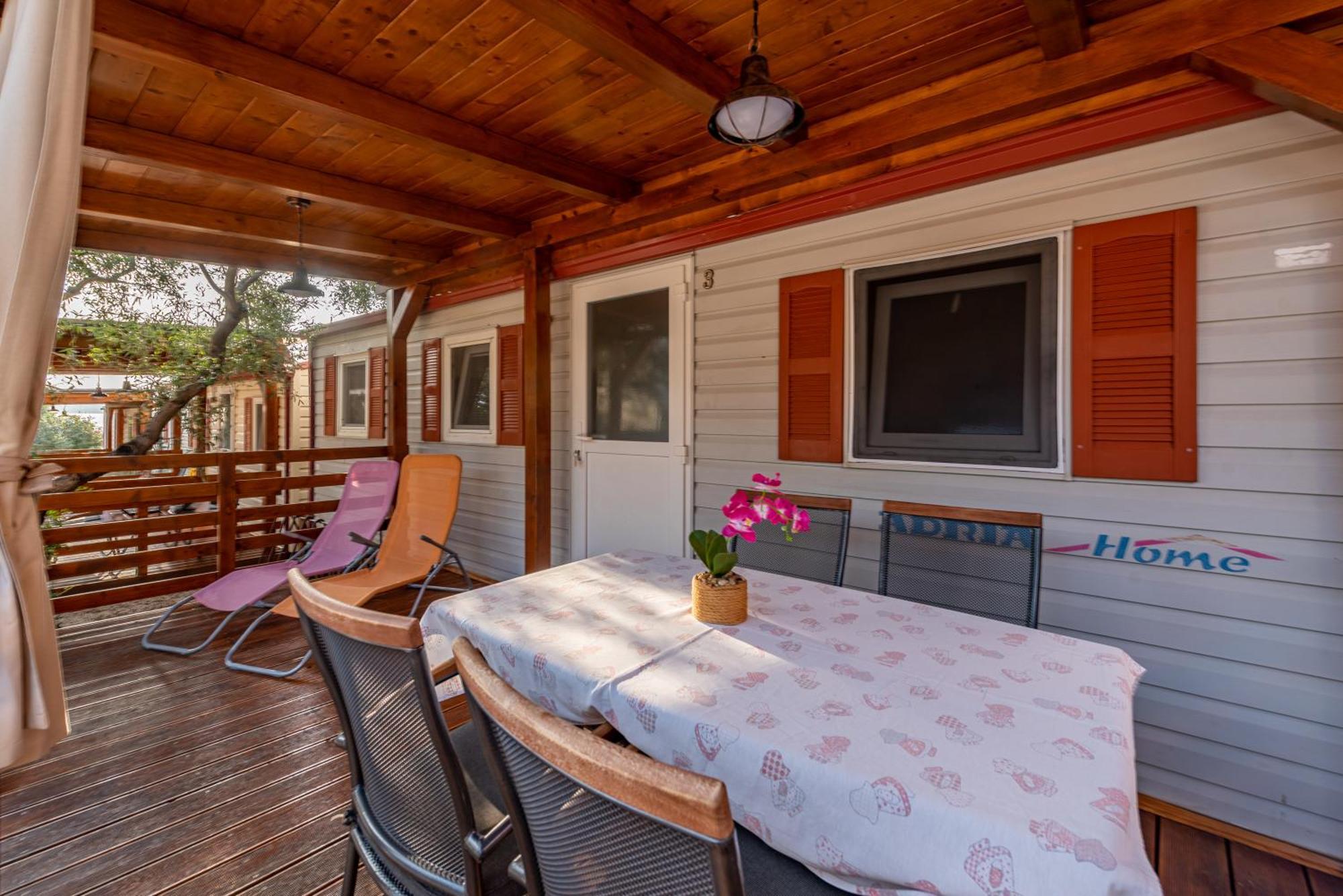Camp Mrkva Mobile Homes With Pool Sukošan 部屋 写真