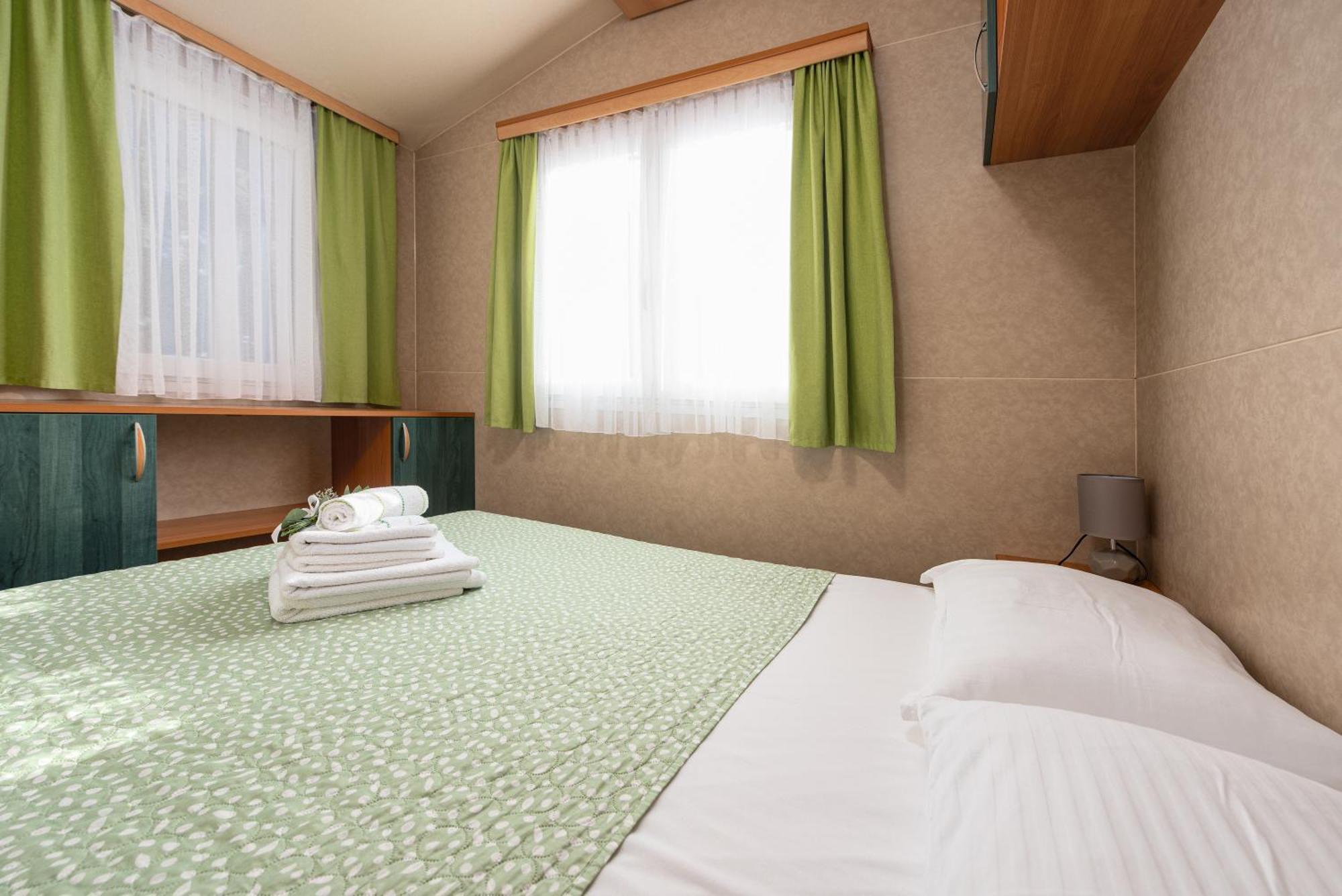 Camp Mrkva Mobile Homes With Pool Sukošan 部屋 写真