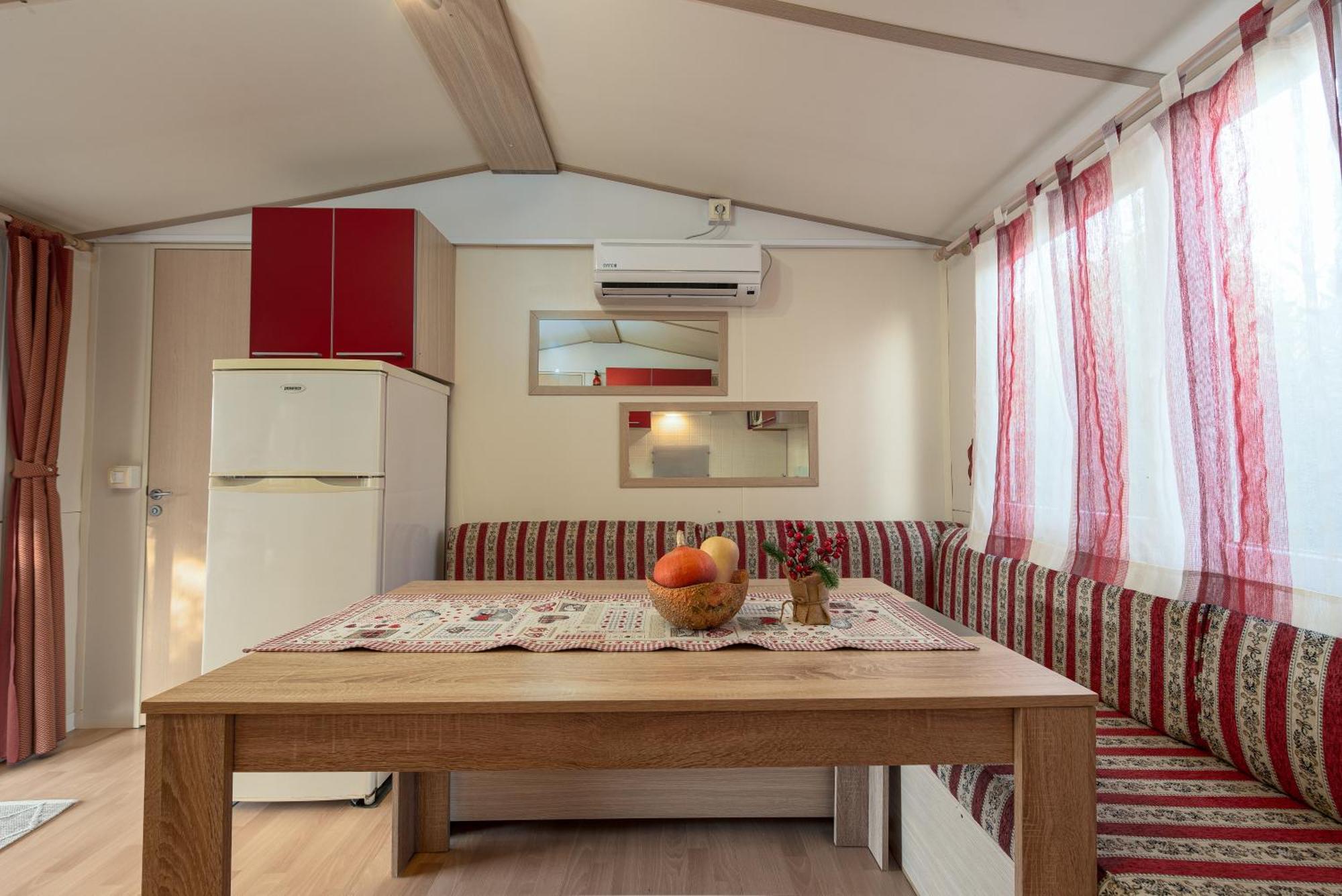 Camp Mrkva Mobile Homes With Pool Sukošan 部屋 写真
